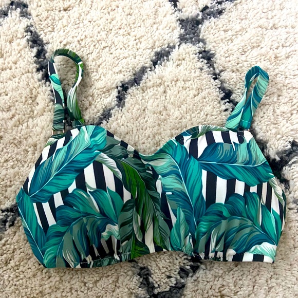 A super cute bikini top! - Picture 1 of 2